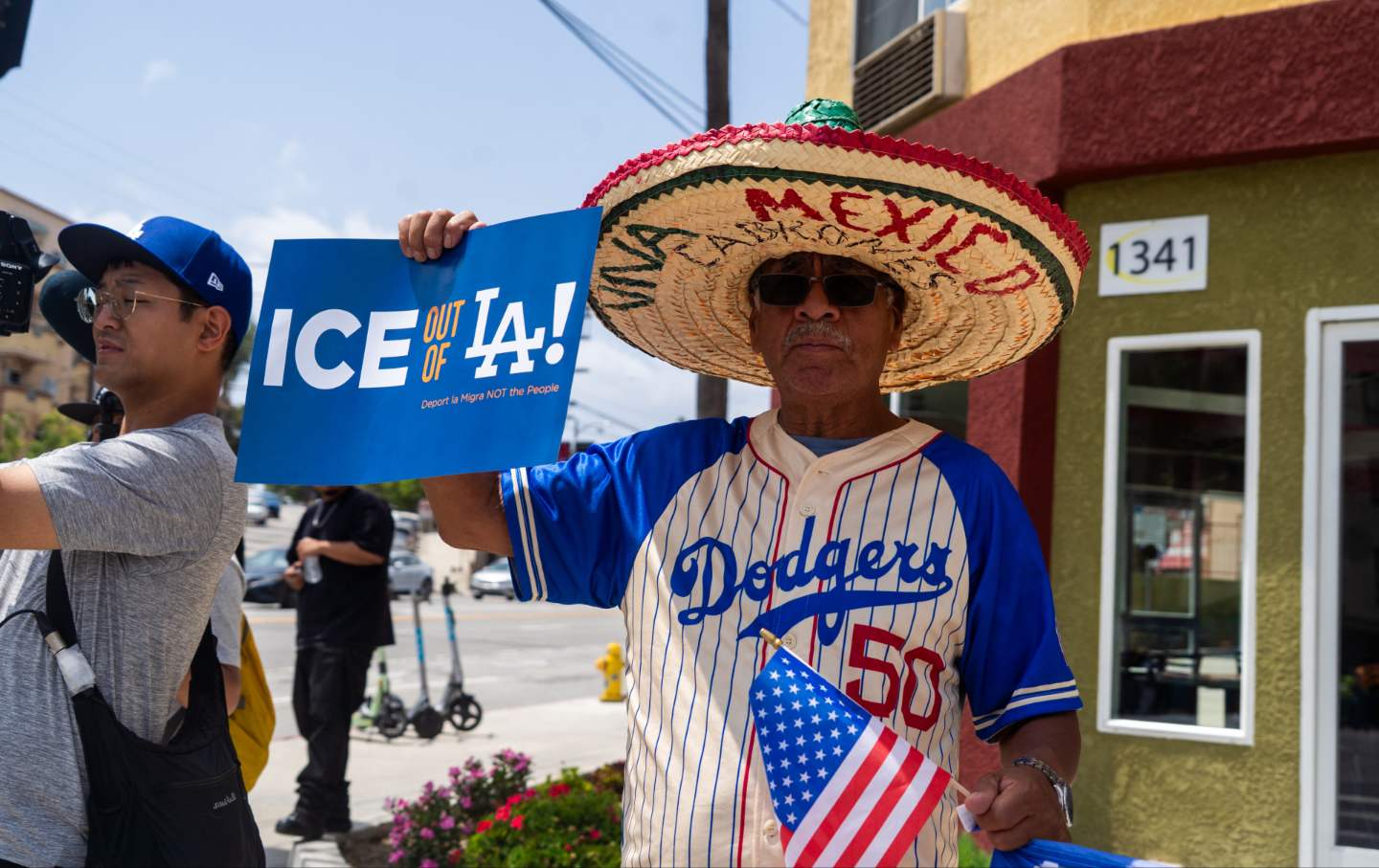 Trump v. L.A.—Plus, Rachel Kushner’s „Creation Lake”