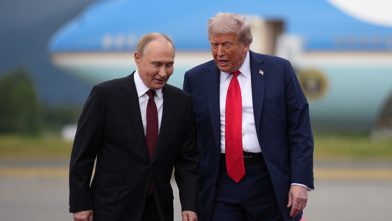 Rusija tęsia mirtinas Ukrainos išpuolius, nepaisant Trumpo Putino taikos derybų