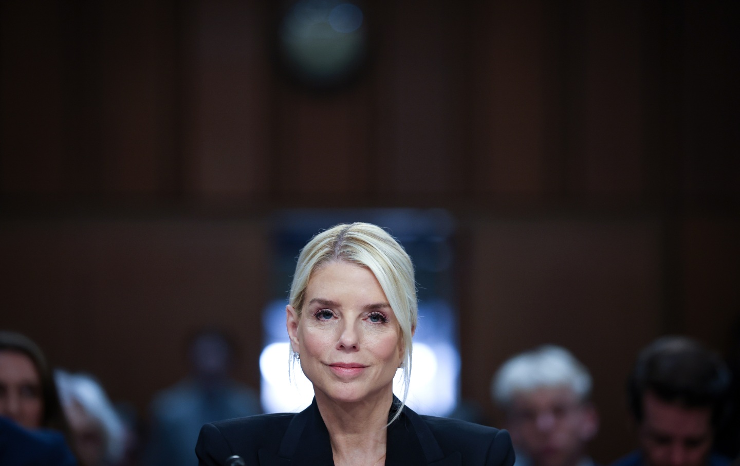 Pam Bondi begėdiška žinia demokratams
