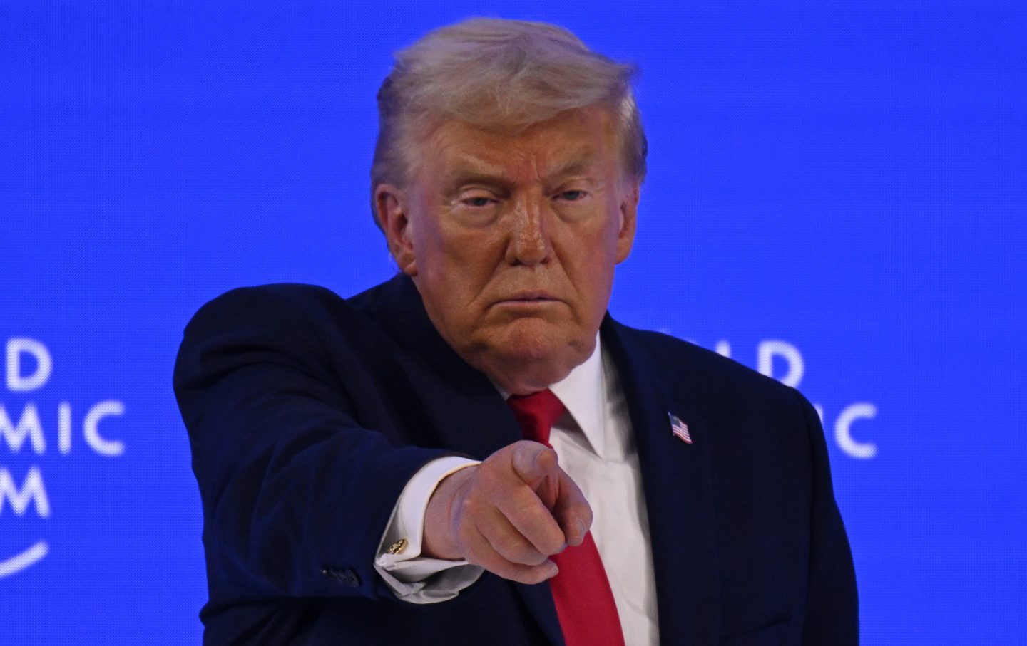 Trumpas savo netikrą populizmą atneša į Davosą