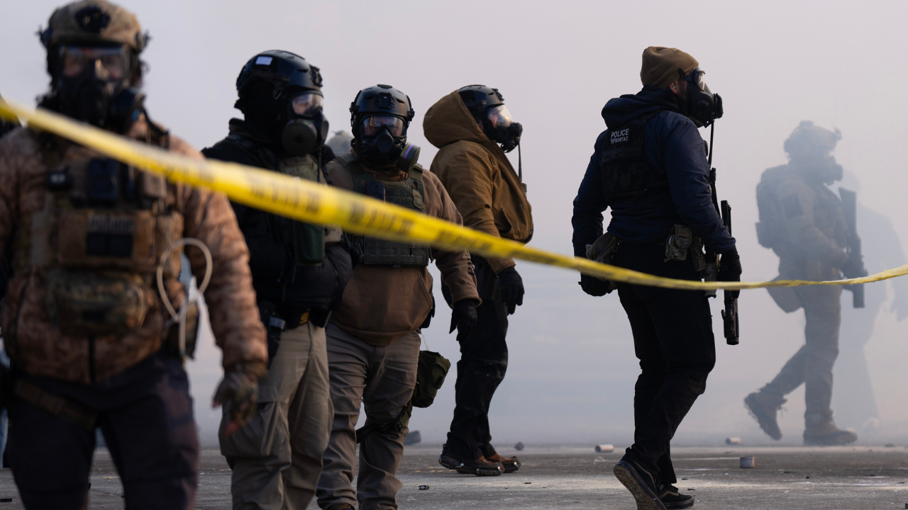 Viceprezidentas JD Vance'as Mineapolio neramumus apibūdina kaip „inžinerinį chaosą“