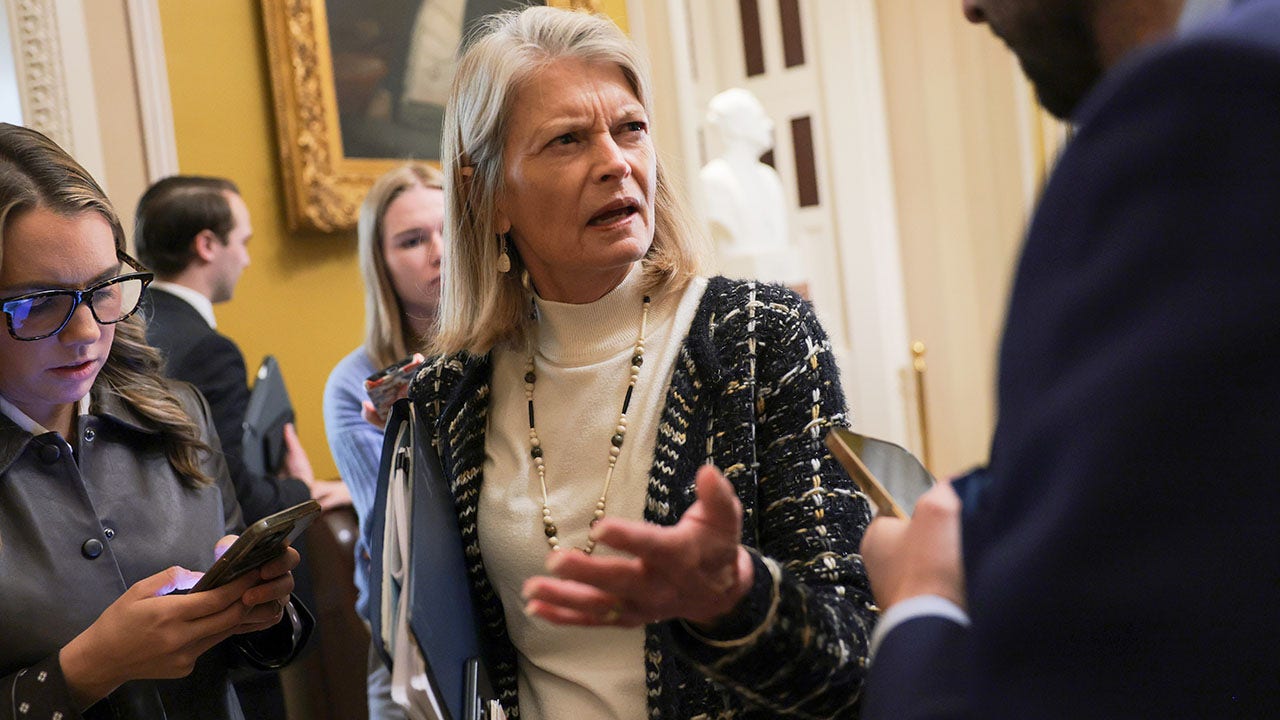 Murkowskis prieštarauja Trumpo ir GOP remiamiems rinkėjų ID įstatymams