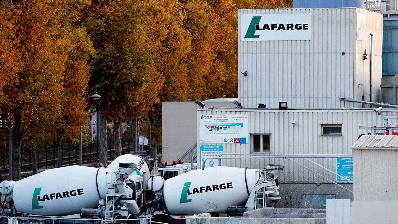Karių šeimos reikalauja DOJ išleisti 777 mln. USD „Lafarge ISIS“ aukų fondą