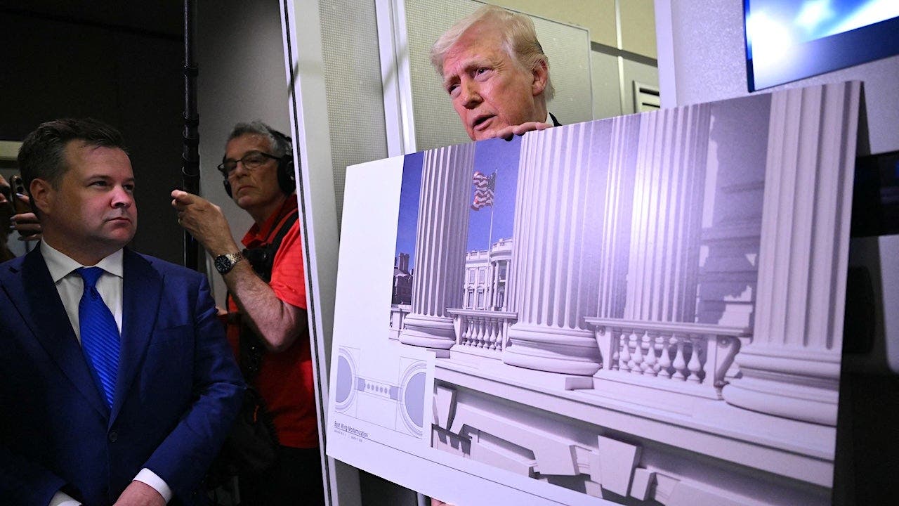 Senato parlamentaras sumažino 1 milijardo dolerių Trumpo pokylių salės saugumo lėšas iš įstatymo projekto