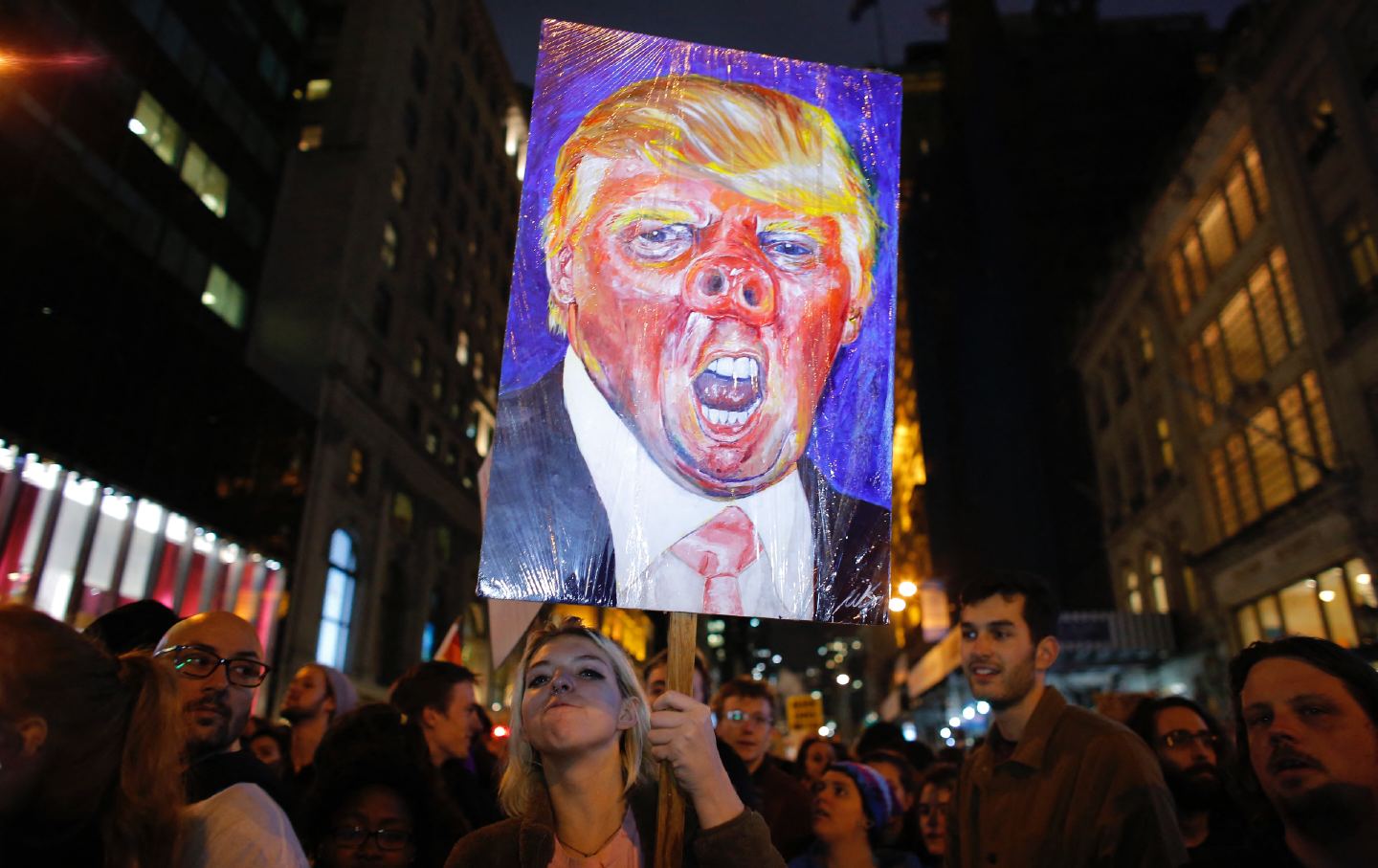 Trumpas įsišaknijęs viešumoje